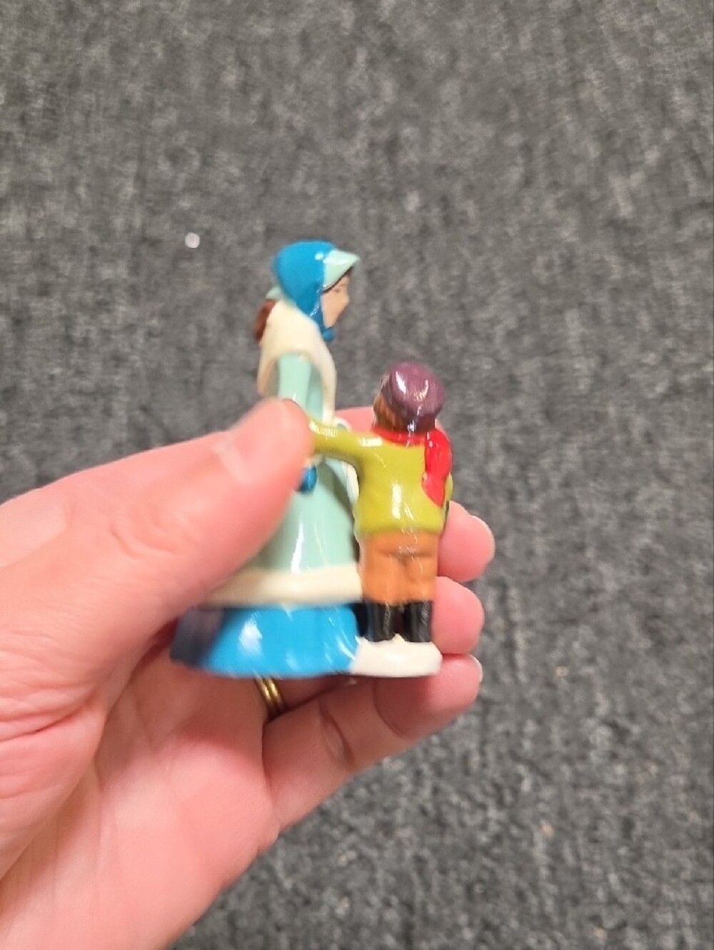 Avon Blue Cream Woman & Child Figurine with Yellow Basket - Picture 7 of 9